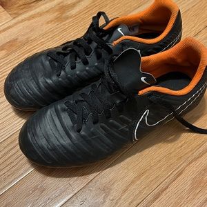 Nike Tiempo soccer cleats 5.5Y fits W7